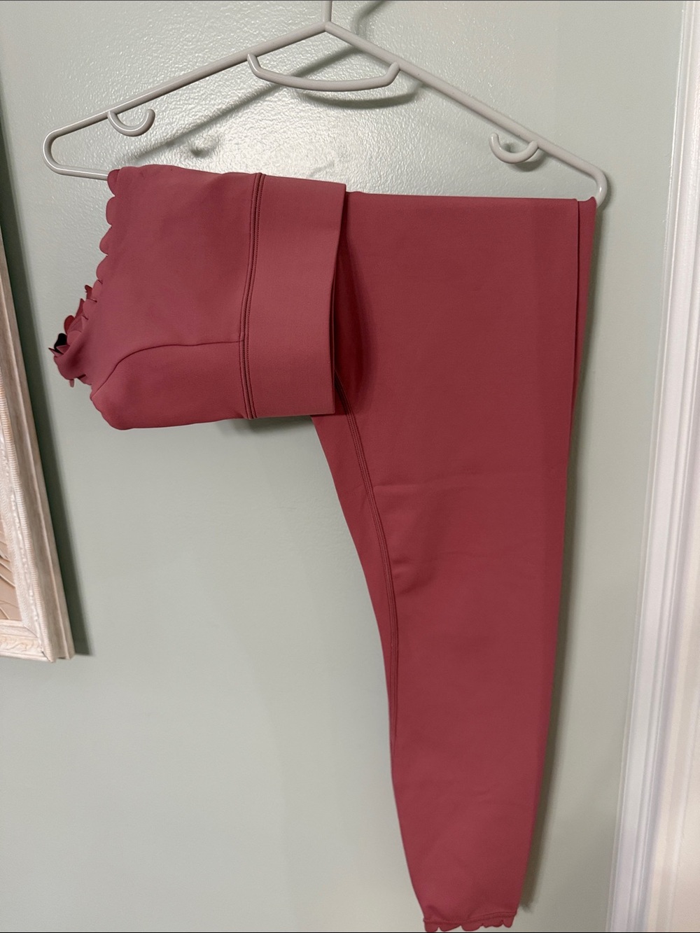 Women’s SET Scallop-Hem Performance Leggings & sport bra in Rose Sz 4